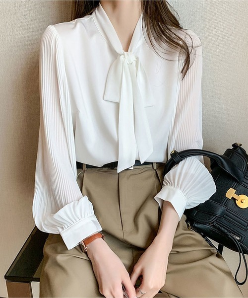 BLANC FICELLE(ブランフィセル)の「袖プリーツ リボンシャツ(シャツ/ブラウス・レディース・アイボリー・L/S/M/XL/XX-LARGE)」の2枚目の写真