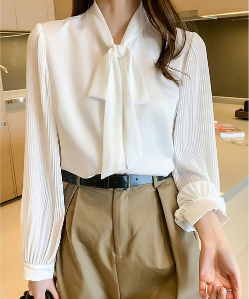 BLANC FICELLE(ブランフィセル)の「袖プリーツ リボンシャツ(シャツ/ブラウス・レディース・アイボリー・L/S/M/XL/XX-LARGE)」の4枚目の写真