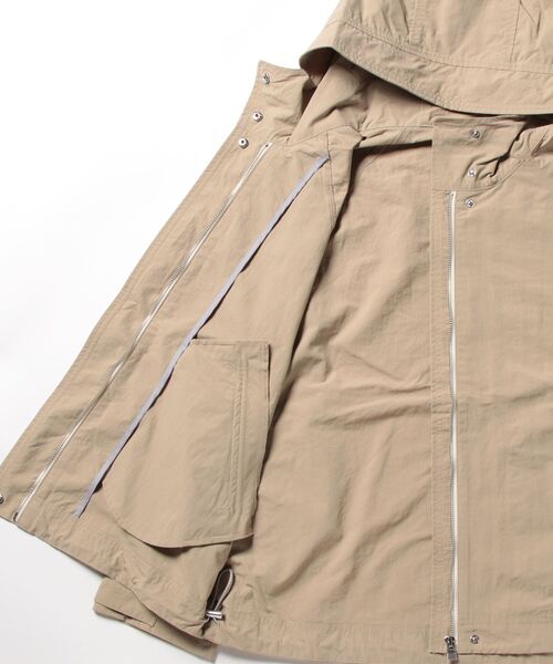 Q(キュー)の「ナイロンフードブルゾン(マウンテンパーカー・レディース・アイボリー/ベージュ・MEDIUM)」の6枚目の写真