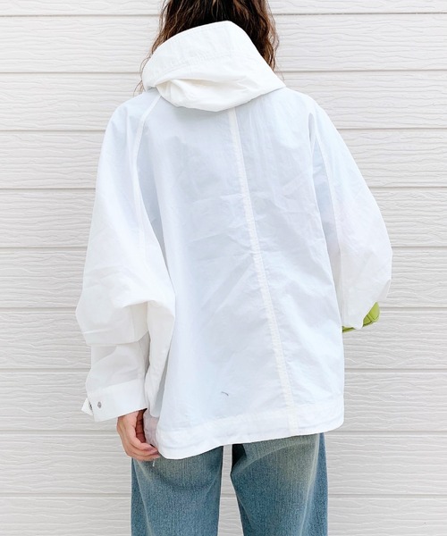 Q(キュー)の「ナイロンフードブルゾン(マウンテンパーカー・レディース・アイボリー/ベージュ・MEDIUM)」の7枚目の写真