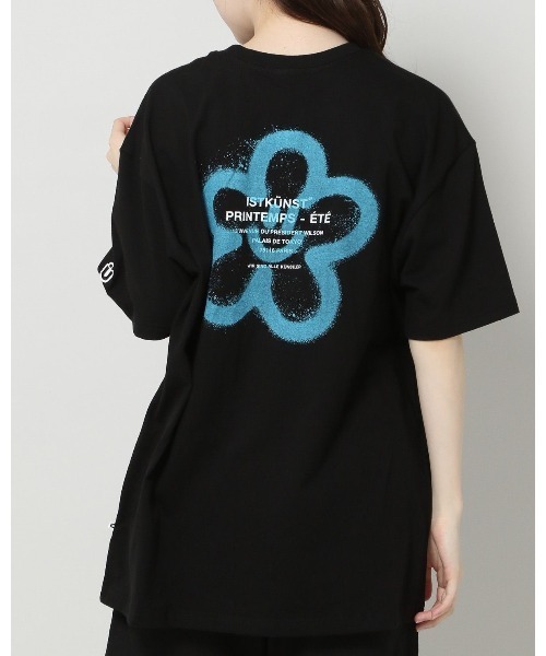 ISTKUNST（イストクンスト）の「【UNISEX】ISTKUNST／フラワースマイリーT　2904686（Tシャツ/カットソー・レディース・ブラック/ホワイト/ピンク/オリーブ・LARGE/MEDIUM/SMALL）」の3枚目の写真