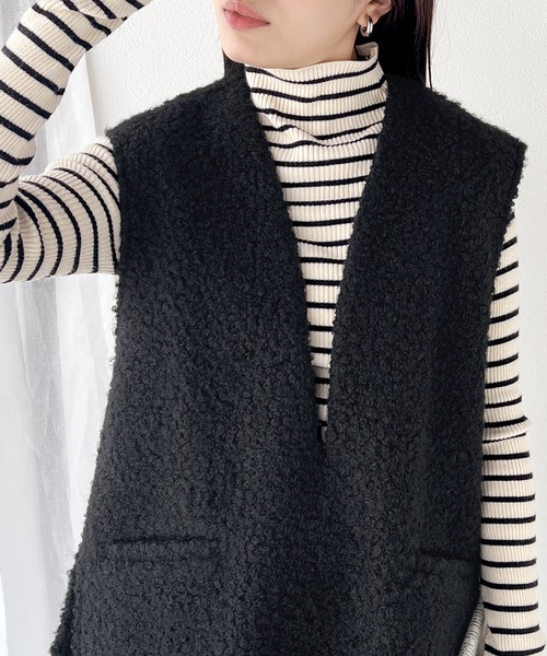 classicalelf(クラシカルエルフ)の「くるくる起毛で季節感をプラス。フェイクリングウール深Vネックベスト(ベスト・レディース・グレイッシュベージュ/モカ/ブラック・SMALL/X-LARGE/LARGE/MEDIUM)」の2枚目の写真