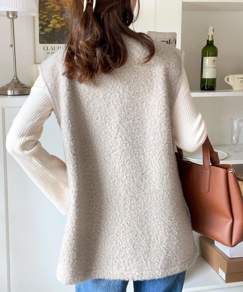 classicalelf(クラシカルエルフ)の「くるくる起毛で季節感をプラス。フェイクリングウール深Vネックベスト(ベスト・レディース・グレイッシュベージュ/モカ/ブラック・SMALL/X-LARGE/LARGE/MEDIUM)」の8枚目の写真