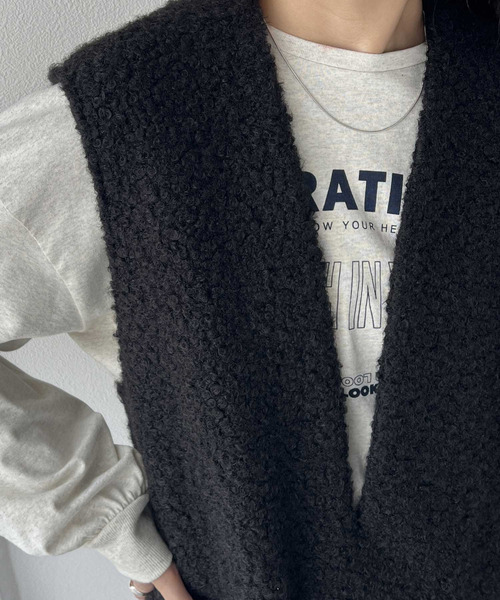 classicalelf(クラシカルエルフ)の「くるくる起毛で季節感をプラス。フェイクリングウール深Vネックベスト(ベスト・レディース・グレイッシュベージュ/モカ/ブラック・SMALL/X-LARGE/LARGE/MEDIUM)」の15枚目の写真