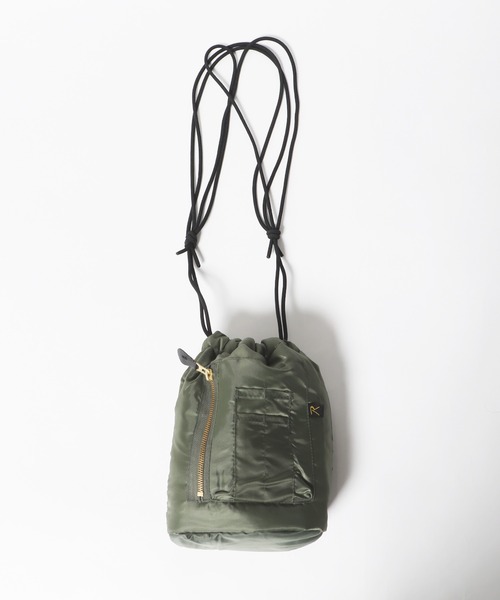 ROOPTOKYO(ループトウキョウ)の「THRIFTY LOOK/スリフティールック MA-1 EFFECT BAG ショルダーバッグ 巾着バッグ(ショルダーバッグ・メンズ・ブラック/オリーブ・FREE)」の16枚目の写真