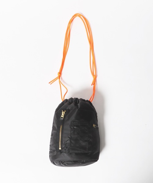 ROOPTOKYO(ループトウキョウ)の「THRIFTY LOOK/スリフティールック MA-1 EFFECT BAG ショルダーバッグ 巾着バッグ(ショルダーバッグ・メンズ・ブラック/オリーブ・FREE)」の8枚目の写真