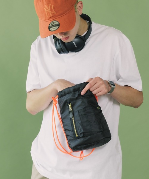 ROOPTOKYO(ループトウキョウ)の「THRIFTY LOOK/スリフティールック MA-1 EFFECT BAG ショルダーバッグ 巾着バッグ(ショルダーバッグ・メンズ・ブラック/オリーブ・FREE)」の21枚目の写真