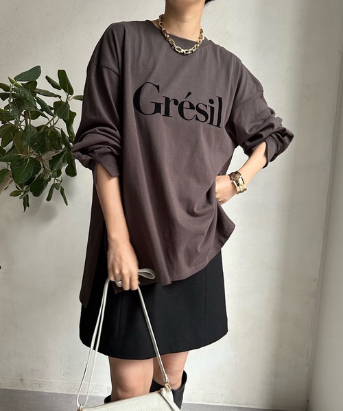 DouDou(ドゥドゥ)の「【WEB限定】 GresilフロッキーロゴロンTEE(Tシャツ/カットソー・レディース・オフホワイト/チャコールグレー・FREE)」の2枚目の写真