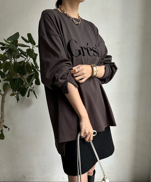 DouDou(ドゥドゥ)の「【WEB限定】 GresilフロッキーロゴロンTEE(Tシャツ/カットソー・レディース・オフホワイト/チャコールグレー・FREE)」の3枚目の写真