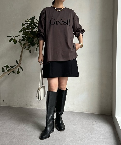 DouDou(ドゥドゥ)の「【WEB限定】 GresilフロッキーロゴロンTEE(Tシャツ/カットソー・レディース・オフホワイト/チャコールグレー・FREE)」の6枚目の写真