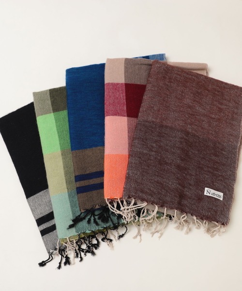 RNA-N（アールエヌエーエヌ）の「E4931 マルチチェックネパールストール（ストール/ショール・レディース・オレンジ系その他/ブラック×ホワイト/ベージュ/グリーン系その他/ブルー系その他・FREE）」の10枚目の写真