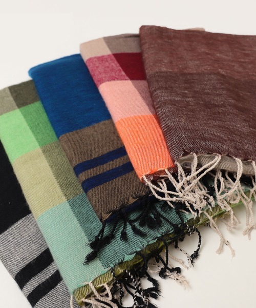 RNA-N（アールエヌエーエヌ）の「E4931 マルチチェックネパールストール（ストール/ショール・レディース・オレンジ系その他/ブラック×ホワイト/ベージュ/グリーン系その他/ブルー系その他・FREE）」の11枚目の写真