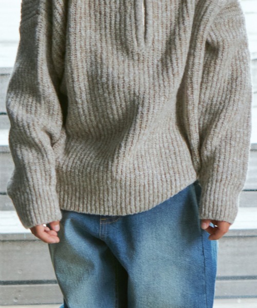 PAIRMANON STREET（ペアマノンストリート）の「【PAIRMANON STREET】無地 ハイネック ハーフジップ オーバーサイズ ニット（ニット/セーター・キッズ・マスタード/グレイッシュベージュ/ブラック・L/S/M）」の6枚目の写真