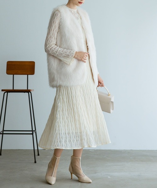 Dorry Doll(ドリードール)の「ファーベスト(ベスト・レディース・オフホワイト/ベージュ/チャコール・MEDIUM)」の11枚目の写真