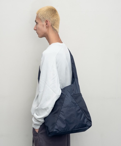 BAL(バル)の「【BAL(バル)/2024春夏】BAL / SPEAKEASY CROSSBODY SLING TOTE(ショルダーバッグ・メンズ・オレンジ/ブラック/グレー・FREE)」の4枚目の写真