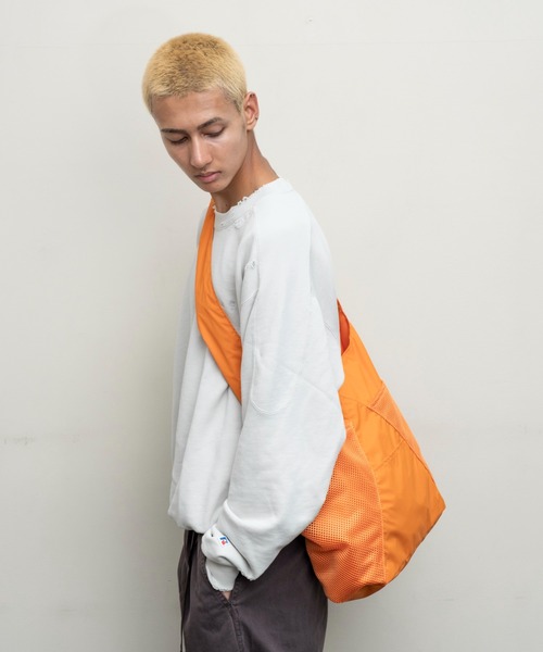 BAL(バル)の「【BAL(バル)/2024春夏】BAL / SPEAKEASY CROSSBODY SLING TOTE(ショルダーバッグ・メンズ・オレンジ/ブラック/グレー・FREE)」の14枚目の写真