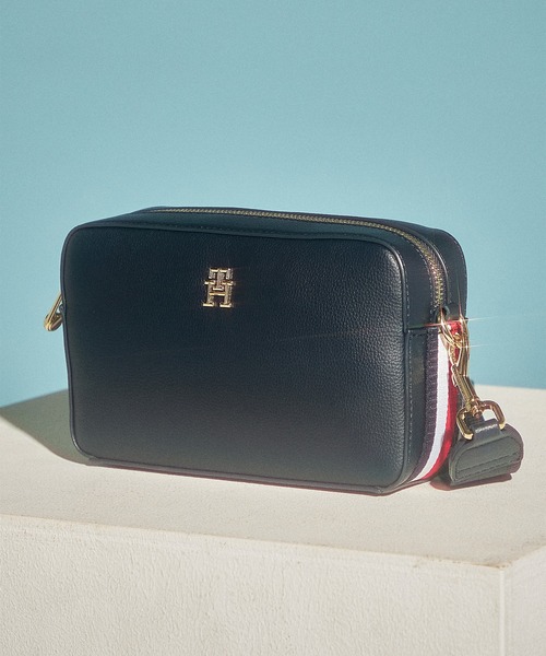 TOMMY HILFIGER（トミーヒルフィガー）の「【オンライン限定】エッセンシャルショルダーバッグ（ショルダーバッグ・レディース・ネイビー/レッド・FREE）」の11枚目の写真