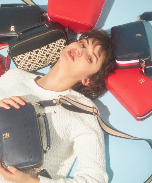 TOMMY HILFIGER（トミーヒルフィガー）の「【オンライン限定】エッセンシャルショルダーバッグ（ショルダーバッグ・レディース・ネイビー/レッド・FREE）」の19枚目の写真