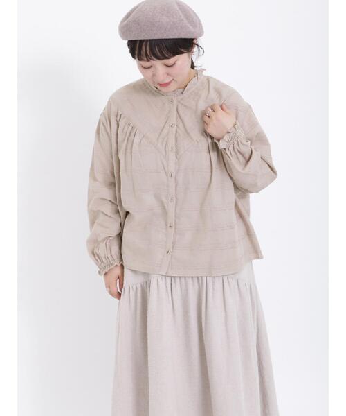 Samansa Mos2(サマンサ モスモス)の「モールスタンドフリル襟ブラウス(シャツ/ブラウス・レディース・オフホワイト/ブラック/ベージュ・F)」の1枚目の写真