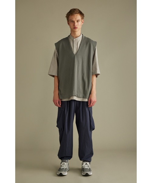 STYLEMIXER（スタイルミキサー）の「ヘビー天竺サイドスリットベスト（ベスト・メンズ・ベージュ/グレー・FREE）」の3枚目の写真