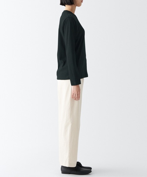 無印良品（ムジルシリョウヒン）の「婦人　スムース編みクルーネック長袖Ｔシャツ（Tシャツ/カットソー・レディース・ブラウン系5/ライトグレー/ブラック系/ブラック/ホワイト・L/M/S/XL/XS）」の14枚目の写真