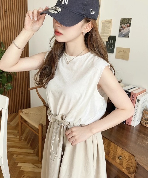 moment+（モーメントプラス）の「ウエストドロスト異素材ドッキングワンピース（ワンピース・レディース・ベージュ/ネイビー/ブラック/ブラック系その他2/オフホワイト/ブラック系その他・M）」の5枚目の写真