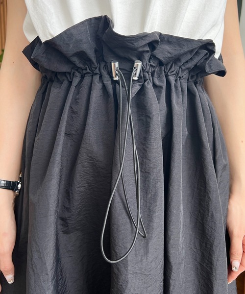 moment+（モーメントプラス）の「ウエストドロスト異素材ドッキングワンピース（ワンピース・レディース・ベージュ/ネイビー/ブラック/ブラック系その他2/オフホワイト/ブラック系その他・M）」の9枚目の写真