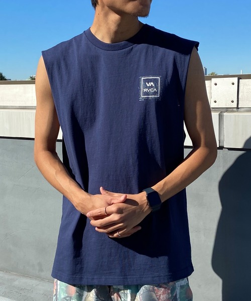 RVCA(ルーカ)の「【ZOZOTOWN限定】RVCA/ルーカ マッスルタンク カットオフスリーブ ボックスロゴ ノースリーブTシャツ BE041-350(タンクトップ・メンズ・ネイビー/ホワイト/ブラック・M/XL/L)」の4枚目の写真