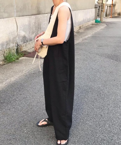 SHEPP(シープ)の「前ボタンVネック オーバーオール(サロペット/オーバーオール・レディース・ブラック・M/L/XL/S)」の2枚目の写真