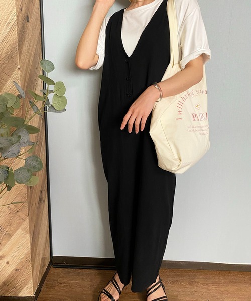 SHEPP(シープ)の「前ボタンVネック オーバーオール(サロペット/オーバーオール・レディース・ブラック・M/L/XL/S)」の6枚目の写真