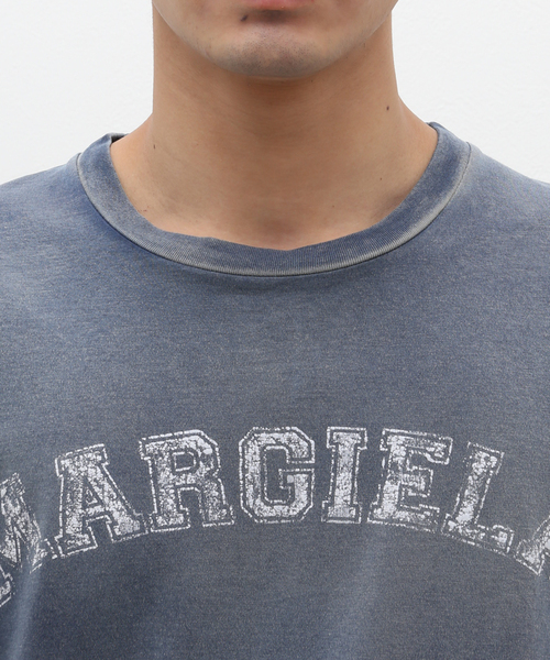 Maison Margiela(メゾンマルジェラ)の「【MAISON MARGIELA / メゾン マルジェラ】 Collage Logo T-Shirt(Tシャツ/カットソー・メンズ・ネイビー・LARGE/MEDIUM)」の18枚目の写真