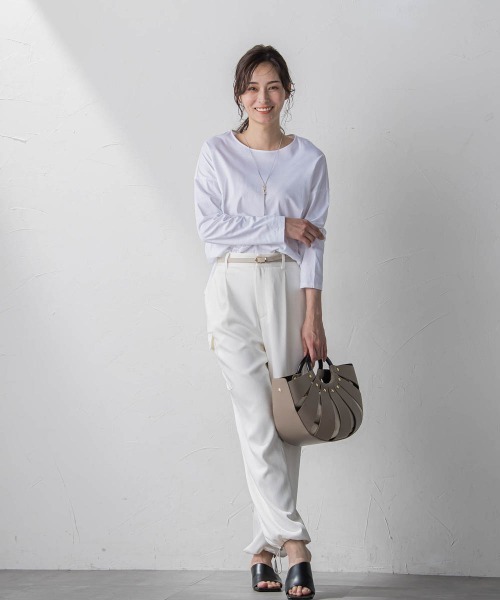 LAUTREAMONT(ロートレアモン)の「【WEB限定】【3サイズ】スムースコットンカットソー≪洗える/接触冷感≫(Tシャツ/カットソー・レディース・ベージュ/チャコールグレー/ブルー/ブラック/ホワイト・11号/9号/7号)」の20枚目の写真