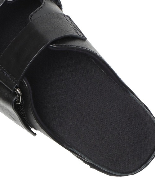 UGG（アグ）の「W GOLDENSTAR HI SLIDE　1152651-BLK（サンダル・レディース・ブラック・6/7/8/9/5）」の6枚目の写真