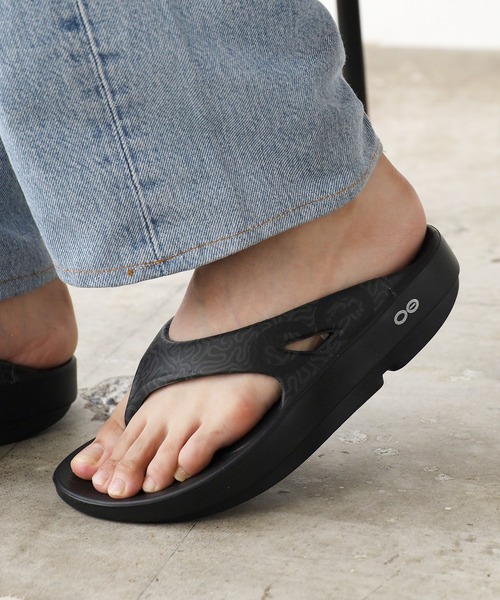 OOFOS（ウーフォス）の「OOFOS/ウーフォス OOriginal Sport リカバリーサンダル トング 2026春夏（サンダル・メンズ・ブラック/ダークオリーブ/ブラック系・6/7/8/9/10/11/5/4）」の20枚目の写真