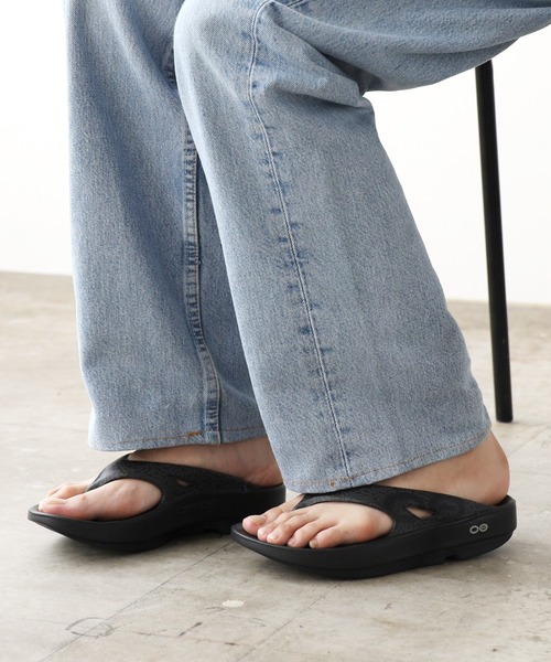 OOFOS（ウーフォス）の「OOFOS/ウーフォス OOriginal Sport リカバリーサンダル トング 2026春夏（サンダル・メンズ・ブラック/ダークオリーブ/ブラック系・6/7/8/9/10/11/5/4）」の21枚目の写真