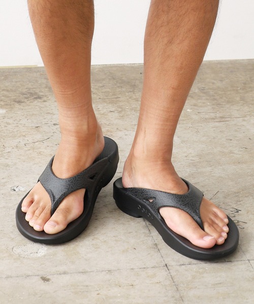OOFOS（ウーフォス）の「OOFOS/ウーフォス OOriginal Sport リカバリーサンダル トング 2026春夏（サンダル・メンズ・ブラック/ダークオリーブ/ブラック系・6/7/8/9/10/11/5/4）」の22枚目の写真