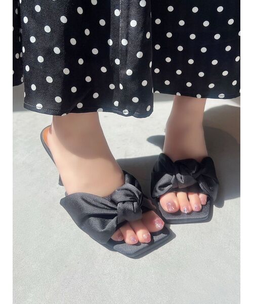 RESEXXY(リゼクシー)の「サテンリボンサンダル(サンダル・レディース・ブラック/ピンク・LARGE/MEDIUM/SMALL)」の3枚目の写真