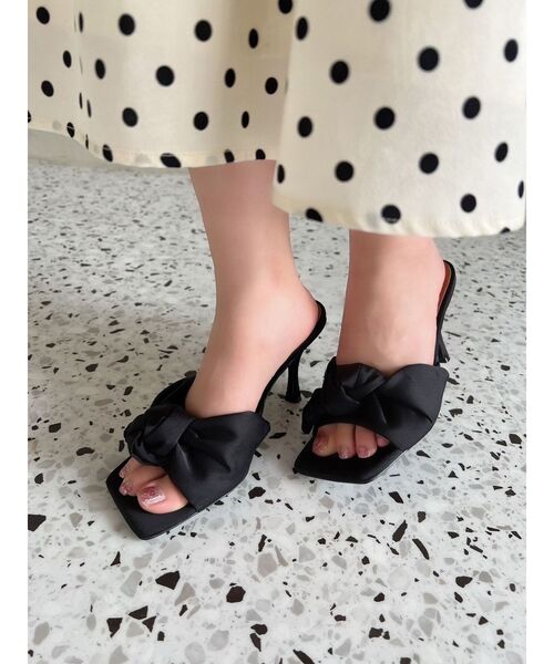RESEXXY(リゼクシー)の「サテンリボンサンダル(サンダル・レディース・ブラック/ピンク・LARGE/MEDIUM/SMALL)」の4枚目の写真