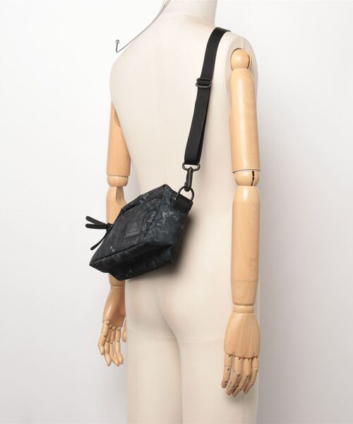 GREGORY(グレゴリー)の「GREGORY PADDED SHOULDER POUCH M グレゴリー パデッド ショルダー ポーチM(ショルダーバッグ・メンズ・ブラック系3/ブラック系2・FREE)」の16枚目の写真