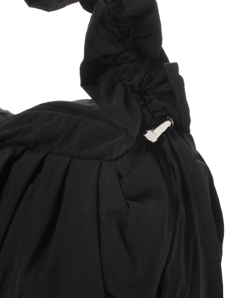 saloon（サルーン）の「SALOON(サルーン)/　ナイロンギャザーショルダー（ショルダーバッグ・レディース・ブラック/オフホワイト/その他1・FREE）」の8枚目の写真