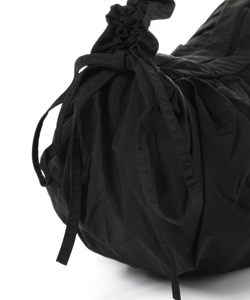 saloon（サルーン）の「SALOON(サルーン)/　ナイロンギャザーショルダー（ショルダーバッグ・レディース・ブラック/オフホワイト/その他1・FREE）」の10枚目の写真
