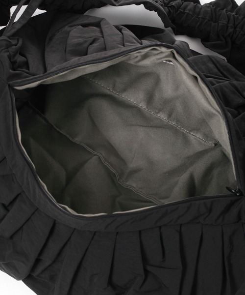 saloon（サルーン）の「SALOON(サルーン)/　ナイロンギャザーショルダー（ショルダーバッグ・レディース・ブラック/オフホワイト/その他1・FREE）」の11枚目の写真