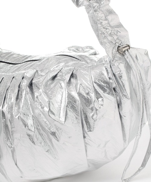 saloon（サルーン）の「SALOON(サルーン)/　ナイロンギャザーショルダー（ショルダーバッグ・レディース・ブラック/オフホワイト/その他1・FREE）」の14枚目の写真