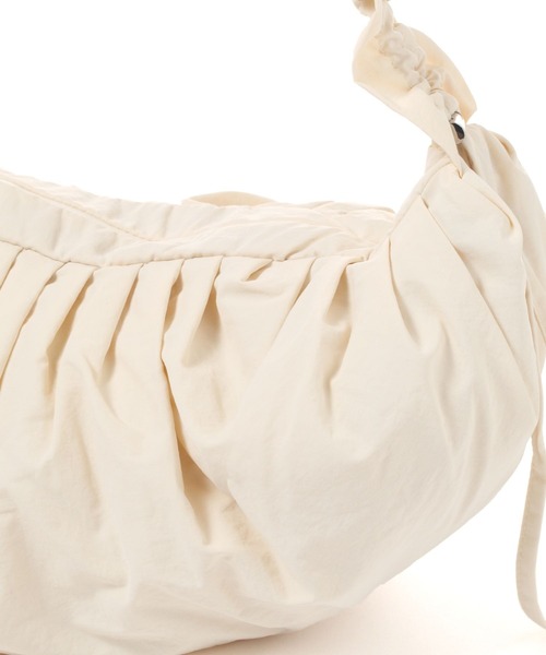 saloon（サルーン）の「SALOON(サルーン)/　ナイロンギャザーショルダー（ショルダーバッグ・レディース・ブラック/オフホワイト/その他1・FREE）」の15枚目の写真