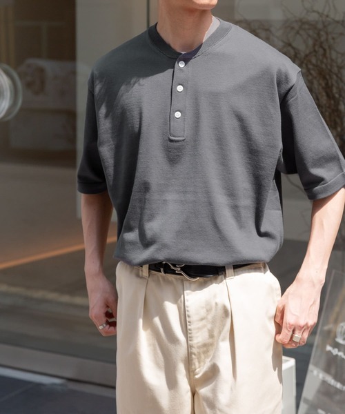 FORK&SPOON（フォークアンドスプーン）の「FORK&SPOON　ヘンリーネックニットTシャツ（ニット/セーター・メンズ・グレー/アイボリー/グリーン系その他・4/5）」の5枚目の写真