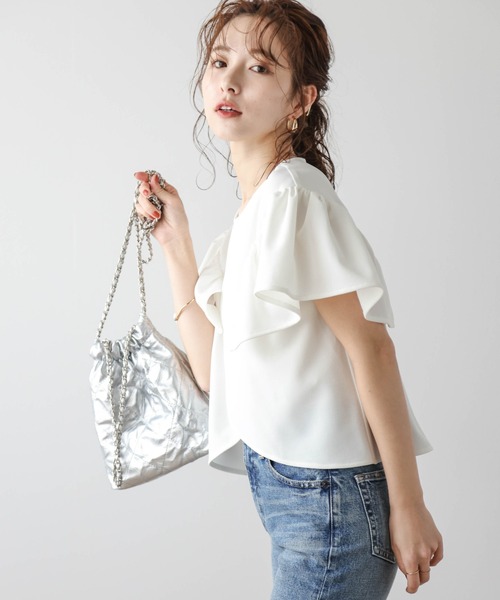 La-gemme(ラジェム)の「ラッフルフリルショルダートップス(Tシャツ/カットソー・レディース・ブラック/ブルー/ホワイト・フリー)」の6枚目の写真