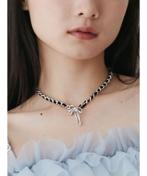 jouetie（ジュエティ）の「コンビリボンチェーンネックレス（ネックレス・レディース・アイボリー/ブラック・FREE）」の4枚目の写真