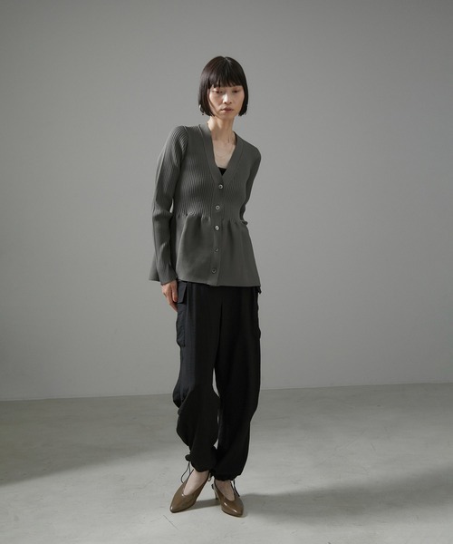 SALON adam et rope'(サロン アダム エ ロペ)の「【WEB限定】ヴィンテージライクカーゴパンツ【洗える】(カーゴパンツ・レディース・ブラウン系その他2/ブラック/カーキ・FREE)」の5枚目の写真