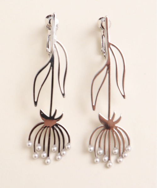 didizizi（ディディジジ）の「ドライフラワーピアス/ｲﾔﾘﾝｸﾞ（ピアス（両耳用）・レディース・シルバー/シルバー系その他/ゴールド/ゴールド系その他・FREE）」の5枚目の写真