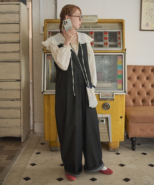 Crisp（クリスプ）の「Vネックデニムサロペット（サロペット/オーバーオール・レディース・ネイビー/ブラック/ブラック系/イエロー系・FREE）」の5枚目の写真